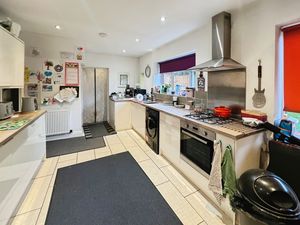 Kitchen Diner- click for photo gallery